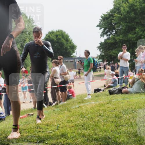 15.06.2025 - 27. Vierlanden-Triathlon KatJ http://msf.ph/oto/8031394 15.06.2025 11:09:41 Schwimmen 783, 856 meine-sportfotos.de