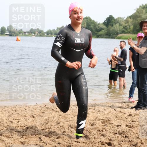 15.06.2025 - 27. Vierlanden-Triathlon Lena Gebhardt http://msf.ph/oto/8031407 15.06.2025 11:10:36 Schwimmen 770, 772, 953 meine-sportfotos.de