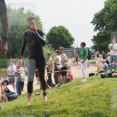 15.06.2025 - 27. Vierlanden-Triathlon KatJ http://msf.ph/oto/8031408 15.06.2025 11:09:42 Schwimmen 783, 856 meine-sportfotos.de