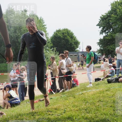 15.06.2025 - 27. Vierlanden-Triathlon KatJ http://msf.ph/oto/8031410 15.06.2025 11:09:42 Schwimmen 783, 856 meine-sportfotos.de
