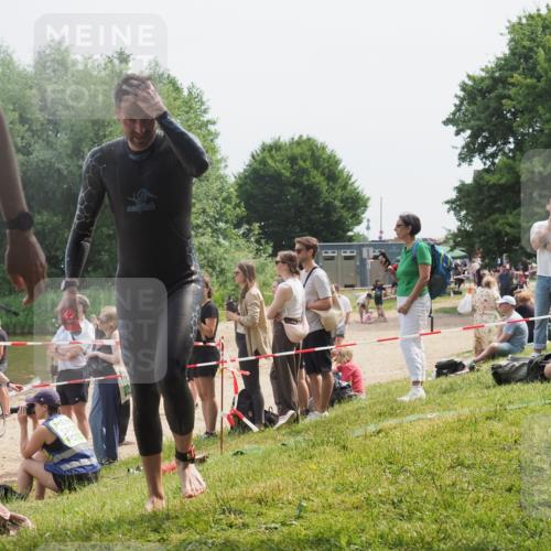 15.06.2025 - 27. Vierlanden-Triathlon KatJ http://msf.ph/oto/8031414 15.06.2025 11:09:42 Schwimmen 783, 856 meine-sportfotos.de