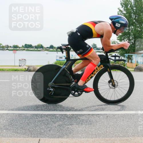 15.06.2025 - 27. Vierlanden-Triathlon H.Heesch http://msf.ph/oto/8031441 15.06.2025 10:36:00 Radfahren 87, 300, 390 meine-sportfotos.de