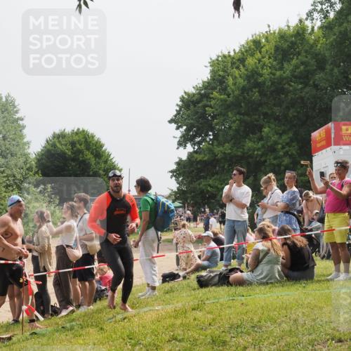 15.06.2025 - 27. Vierlanden-Triathlon KatJ http://msf.ph/oto/8031443 15.06.2025 11:09:54 Schwimmen 745, 784, 786 meine-sportfotos.de