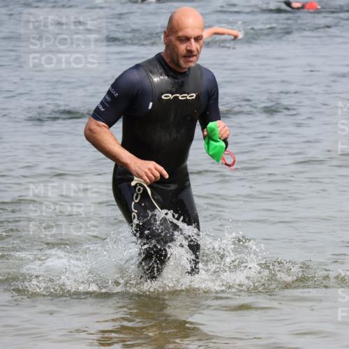 15.06.2025 - 27. Vierlanden-Triathlon Lena Gebhardt http://msf.ph/oto/8031454 15.06.2025 11:10:43 Schwimmen 770, 832, 953 meine-sportfotos.de
