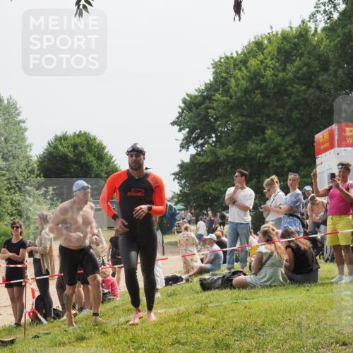 15.06.2025 - 27. Vierlanden-Triathlon KatJ http://msf.ph/oto/8031455 15.06.2025 11:09:55 Schwimmen 745, 784, 786 meine-sportfotos.de