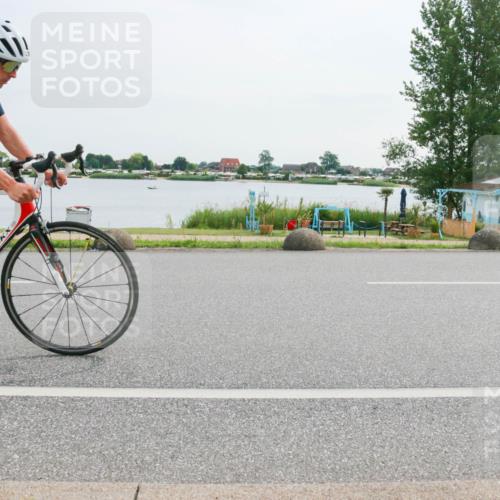 15.06.2025 - 27. Vierlanden-Triathlon H.Heesch http://msf.ph/oto/8031456 15.06.2025 10:36:07 Radfahren 338, 348 meine-sportfotos.de