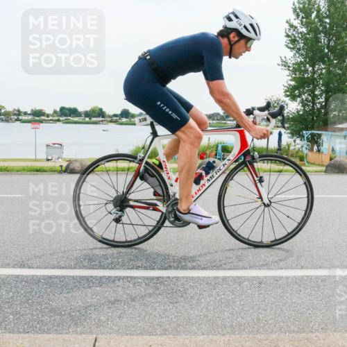 15.06.2025 - 27. Vierlanden-Triathlon H.Heesch http://msf.ph/oto/8031462 15.06.2025 10:36:07 Radfahren 338, 348 meine-sportfotos.de