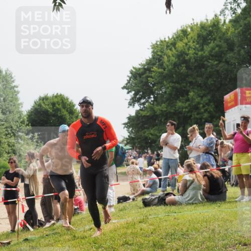 15.06.2025 - 27. Vierlanden-Triathlon KatJ http://msf.ph/oto/8031466 15.06.2025 11:09:55 Schwimmen 745, 784, 786 meine-sportfotos.de