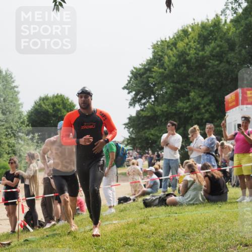 15.06.2025 - 27. Vierlanden-Triathlon KatJ http://msf.ph/oto/8031470 15.06.2025 11:09:55 Schwimmen 745, 784, 786 meine-sportfotos.de