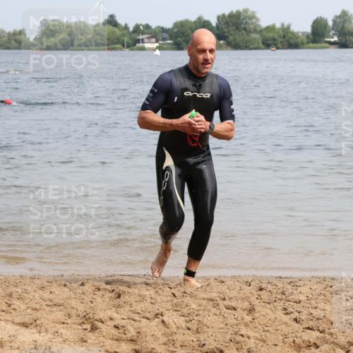 15.06.2025 - 27. Vierlanden-Triathlon Lena Gebhardt http://msf.ph/oto/8031472 15.06.2025 11:10:48 Schwimmen 770, 832 meine-sportfotos.de