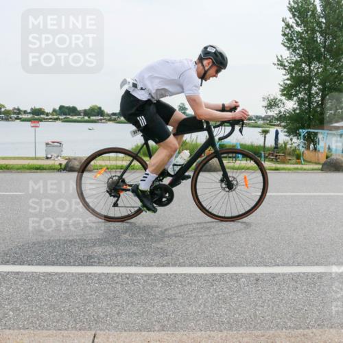 15.06.2025 - 27. Vierlanden-Triathlon H.Heesch http://msf.ph/oto/8031477 15.06.2025 10:36:15 Radfahren 312, 331 meine-sportfotos.de