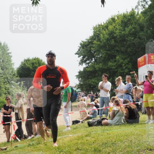 15.06.2025 - 27. Vierlanden-Triathlon KatJ http://msf.ph/oto/8031478 15.06.2025 11:09:55 Schwimmen 745, 784, 786 meine-sportfotos.de