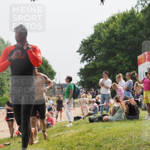 15.06.2025 - 27. Vierlanden-Triathlon KatJ http://msf.ph/oto/8031486 15.06.2025 11:09:56 Schwimmen 745, 784, 786 meine-sportfotos.de