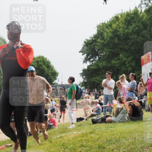 15.06.2025 - 27. Vierlanden-Triathlon KatJ http://msf.ph/oto/8031493 15.06.2025 11:09:56 Schwimmen 745, 784, 786 meine-sportfotos.de