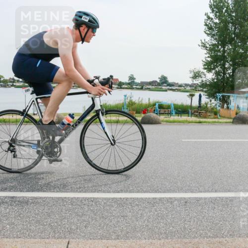 15.06.2025 - 27. Vierlanden-Triathlon H.Heesch http://msf.ph/oto/8031498 15.06.2025 10:36:21 Radfahren 254, 285, 312 meine-sportfotos.de