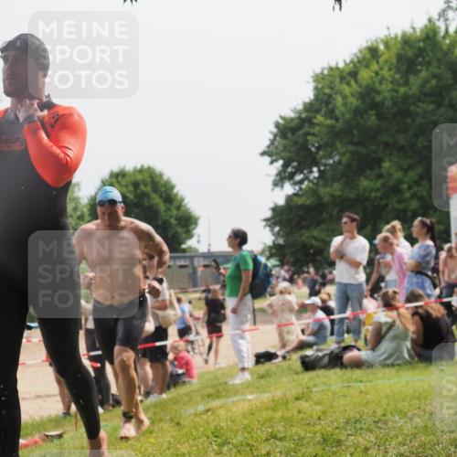 15.06.2025 - 27. Vierlanden-Triathlon KatJ http://msf.ph/oto/8031500 15.06.2025 11:09:56 Schwimmen 745, 784, 786 meine-sportfotos.de