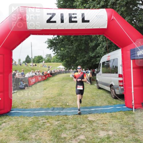 21.06.2025 - 27. Vierlanden-Triathlon MichiJ http://msf.ph/oto/8031513 15.06.2026 12:46:12 Ziel 130 meine-sportfotos.de