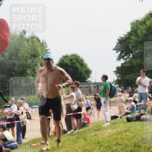 15.06.2025 - 27. Vierlanden-Triathlon KatJ http://msf.ph/oto/8031523 15.06.2025 11:09:56 Schwimmen 745, 784, 786 meine-sportfotos.de