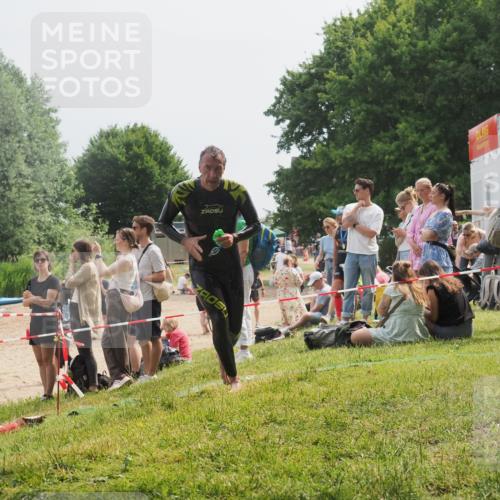 15.06.2025 - 27. Vierlanden-Triathlon KatJ http://msf.ph/oto/8031535 15.06.2025 11:09:59 Schwimmen 745, 784, 786 meine-sportfotos.de