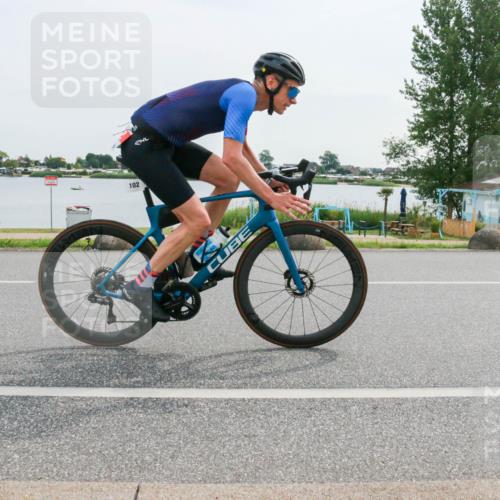 15.06.2025 - 27. Vierlanden-Triathlon H.Heesch http://msf.ph/oto/8031538 15.06.2025 10:36:41 Radfahren 102, 147, 276, 283 meine-sportfotos.de