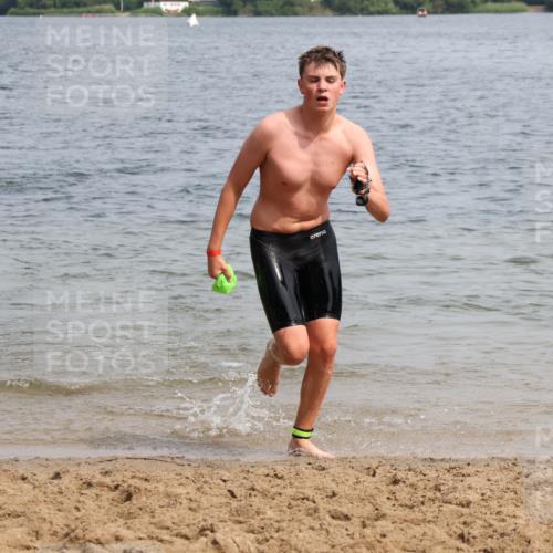 15.06.2025 - 27. Vierlanden-Triathlon Lena Gebhardt http://msf.ph/oto/8031546 15.06.2025 11:11:06 Schwimmen 861, 947 meine-sportfotos.de