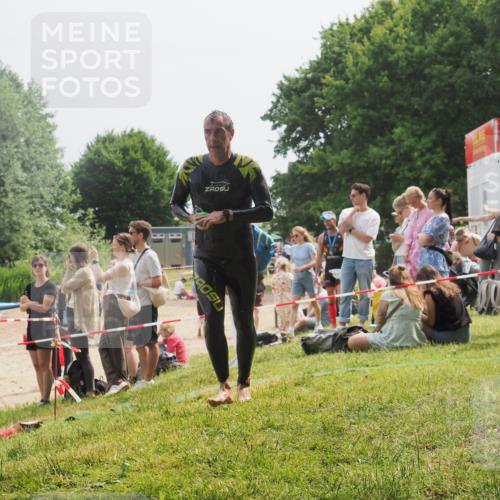 15.06.2025 - 27. Vierlanden-Triathlon KatJ http://msf.ph/oto/8031561 15.06.2025 11:10:00 Schwimmen 745, 784, 786 meine-sportfotos.de