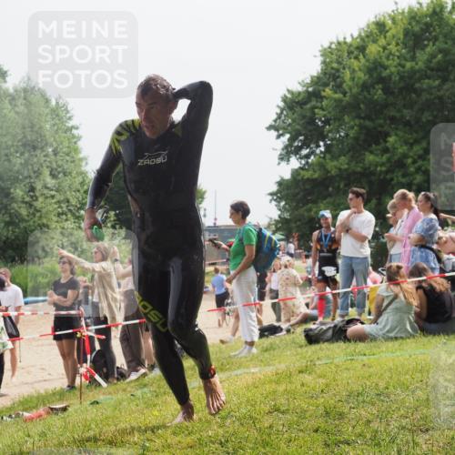 15.06.2025 - 27. Vierlanden-Triathlon KatJ http://msf.ph/oto/8031587 15.06.2025 11:10:01 Schwimmen 745, 784, 786 meine-sportfotos.de