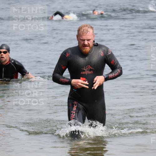 15.06.2025 - 27. Vierlanden-Triathlon Lena Gebhardt http://msf.ph/oto/8031590 15.06.2025 11:11:21 Schwimmen 843 meine-sportfotos.de