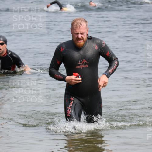 15.06.2025 - 27. Vierlanden-Triathlon Lena Gebhardt http://msf.ph/oto/8031598 15.06.2025 11:11:21 Schwimmen 843 meine-sportfotos.de