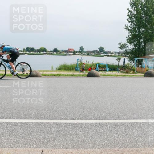 21.06.2025 - 27. Vierlanden-Triathlon H.Heesch http://msf.ph/oto/8031607 15.06.2025 11:33:35 Radfahren 229 meine-sportfotos.de