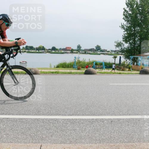 21.06.2025 - 27. Vierlanden-Triathlon H.Heesch http://msf.ph/oto/8031618 15.06.2025 11:33:44 Radfahren 150 meine-sportfotos.de
