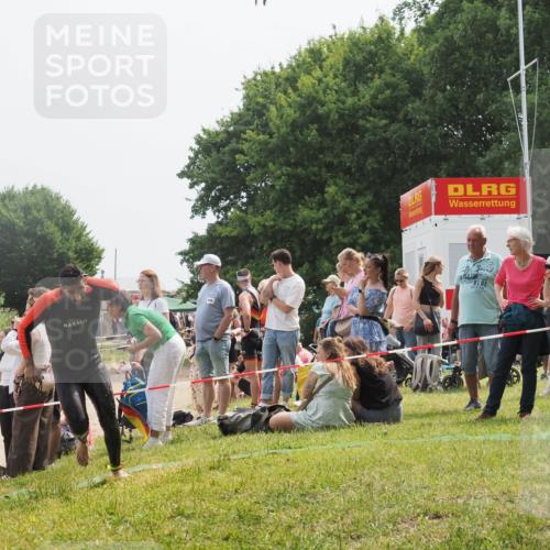 15.06.2025 - 27. Vierlanden-Triathlon KatJ http://msf.ph/oto/8031623 15.06.2025 11:10:34 Schwimmen 772, 953 meine-sportfotos.de