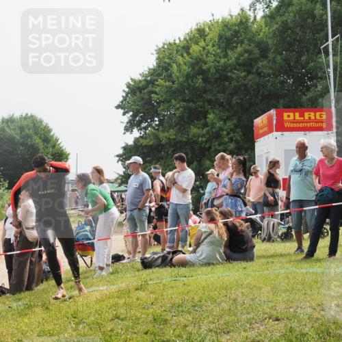 15.06.2025 - 27. Vierlanden-Triathlon KatJ http://msf.ph/oto/8031628 15.06.2025 11:10:34 Schwimmen 772, 953 meine-sportfotos.de