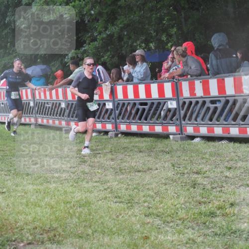 21.06.2025 - 27. Vierlanden-Triathlon KatJ http://msf.ph/oto/8031633 15.06.2025 13:41:06 Ziel 167, 637, 925, 961 meine-sportfotos.de