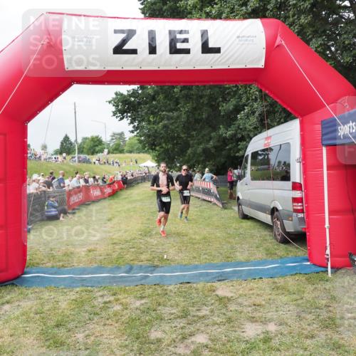 21.06.2025 - 27. Vierlanden-Triathlon MichiJ http://msf.ph/oto/8031635 15.06.2026 12:47:46 Ziel 651, 863 meine-sportfotos.de