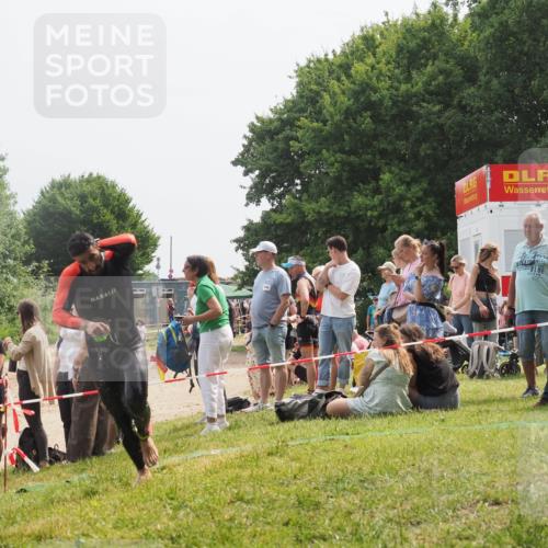 15.06.2025 - 27. Vierlanden-Triathlon KatJ http://msf.ph/oto/8031636 15.06.2025 11:10:34 Schwimmen 772, 953 meine-sportfotos.de