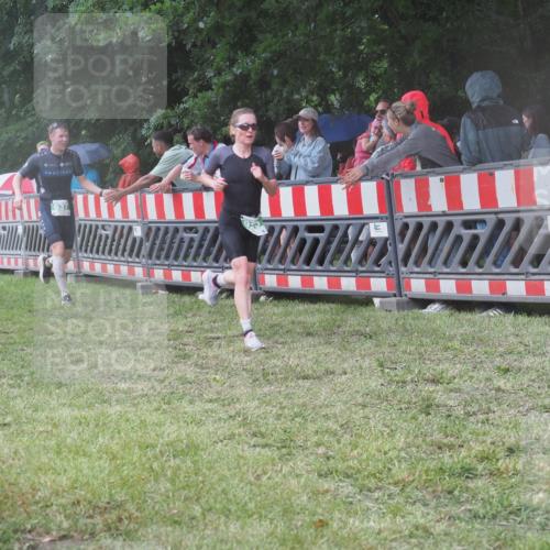 21.06.2025 - 27. Vierlanden-Triathlon KatJ http://msf.ph/oto/8031646 15.06.2025 13:41:07 Ziel 167, 637, 925, 961 meine-sportfotos.de