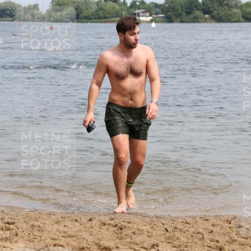 15.06.2025 - 27. Vierlanden-Triathlon Lena Gebhardt http://msf.ph/oto/8031649 15.06.2025 11:11:31 Schwimmen 742, 791, 843 meine-sportfotos.de