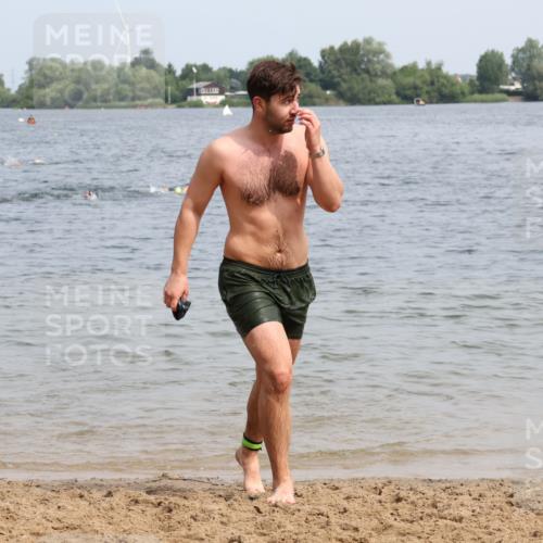 15.06.2025 - 27. Vierlanden-Triathlon Lena Gebhardt http://msf.ph/oto/8031656 15.06.2025 11:11:32 Schwimmen 742, 791, 843 meine-sportfotos.de