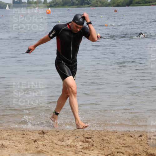 15.06.2025 - 27. Vierlanden-Triathlon Lena Gebhardt http://msf.ph/oto/8031658 15.06.2025 11:11:34 Schwimmen 742, 791, 843 meine-sportfotos.de