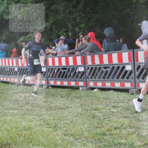 21.06.2025 - 27. Vierlanden-Triathlon KatJ http://msf.ph/oto/8031660 15.06.2025 13:41:08 Ziel 167, 637, 925, 961 meine-sportfotos.de