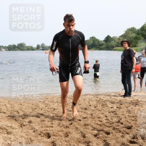 15.06.2025 - 27. Vierlanden-Triathlon Lena Gebhardt http://msf.ph/oto/8031677 15.06.2025 11:11:38 Schwimmen 742, 791, 843 meine-sportfotos.de