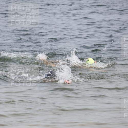 15.06.2025 - 27. Vierlanden-Triathlon Lena Gebhardt http://msf.ph/oto/8031680 15.06.2025 11:11:53 Schwimmen 921, 934 meine-sportfotos.de
