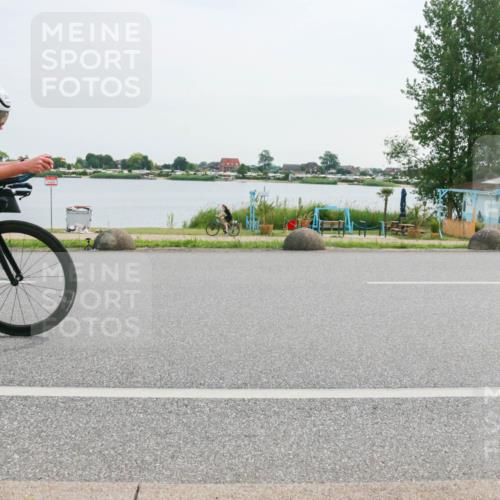15.06.2025 - 27. Vierlanden-Triathlon H.Heesch http://msf.ph/oto/8031700 15.06.2025 10:37:19 Radfahren 135, 202, 337 meine-sportfotos.de