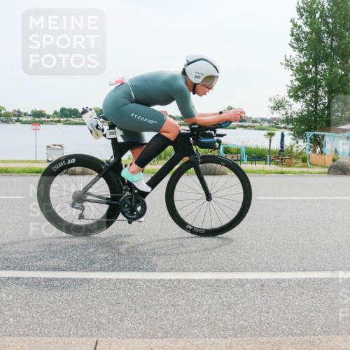 15.06.2025 - 27. Vierlanden-Triathlon H.Heesch http://msf.ph/oto/8031704 15.06.2025 10:37:19 Radfahren 135, 202, 337 meine-sportfotos.de