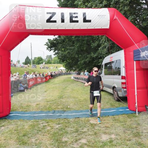 21.06.2025 - 27. Vierlanden-Triathlon MichiJ http://msf.ph/oto/8031736 15.06.2026 12:47:48 Ziel 651, 863 meine-sportfotos.de