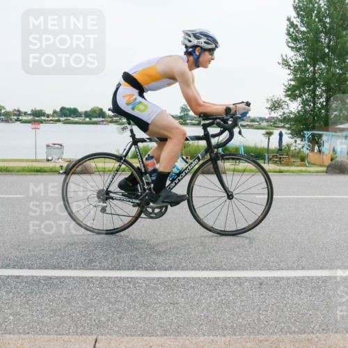 15.06.2025 - 27. Vierlanden-Triathlon H.Heesch http://msf.ph/oto/8031761 15.06.2025 10:37:54 Radfahren 353 meine-sportfotos.de
