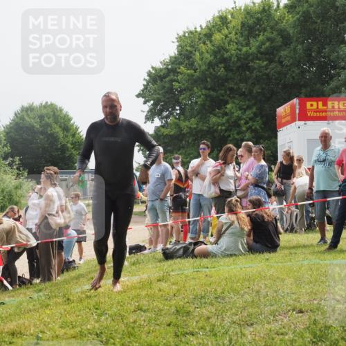 15.06.2025 - 27. Vierlanden-Triathlon KatJ http://msf.ph/oto/8031764 15.06.2025 11:10:48 Schwimmen 770, 832, 953 meine-sportfotos.de