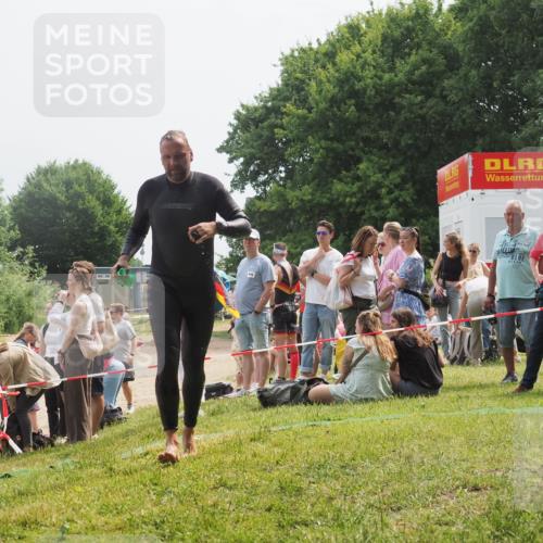 15.06.2025 - 27. Vierlanden-Triathlon KatJ http://msf.ph/oto/8031769 15.06.2025 11:10:48 Schwimmen 770, 832, 953 meine-sportfotos.de