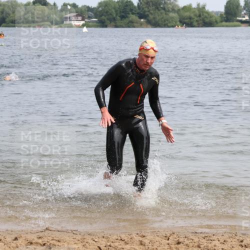 15.06.2025 - 27. Vierlanden-Triathlon Lena Gebhardt http://msf.ph/oto/8031784 15.06.2025 11:12:10 Schwimmen 785, 921, 934 meine-sportfotos.de